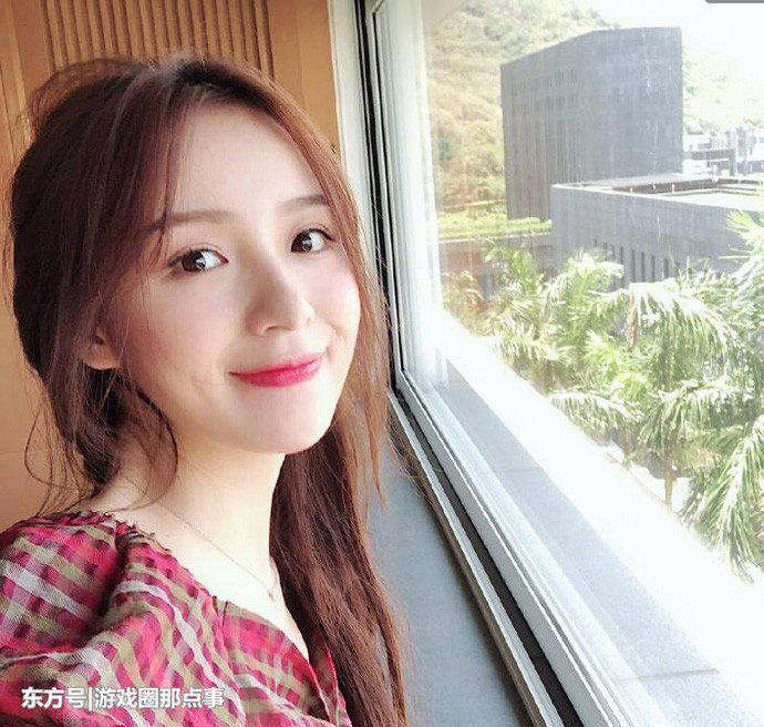 Nhưng không làm mất đi bản chất của tên gọi streamer, bản thân Châu Nhị Kha cũng là một game thủ sở hữu kỹ năng không phải dạng vừa, đặc biệt là với những tựa game MOBA như LMHT.