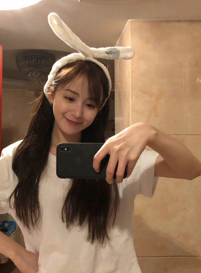 Điều đặc biệt, trước đó Châu Nhị Kha cũng từng là một thành viên của team nữ LMHT tại Trung Quốc.