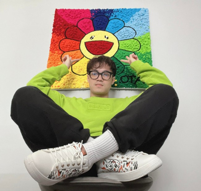 Số tiền lót tay, lương thưởng từ bóng đá cùng với việc khai thác hình ảnh cá nhân trong hoạt động kinh doanh thời trang, quán cafe và các hợp đồng quảng cáo… giúp Văn Toàn tích luỹ được được khối tài sản lớn.