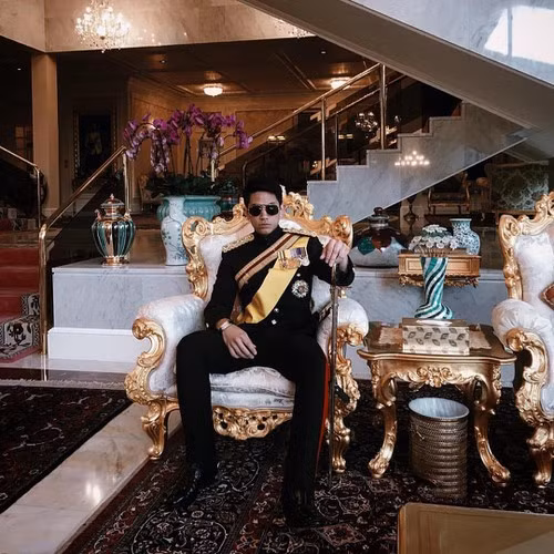 Ngoài ra, tiêu chí về vợ tương lai của Hoàng tử Mateen cũng không quá khó khăn khi anh chỉ mong cô chân thật và giản dị để sống cùng nhau suốt quãng đời còn lại. Tuy nhiên cho đến nay vẫn chưa có văn bản chính thức nào từ phía hoàng gia Brunei xác nhận tin tức tuyển vợ cho Hoàng tử.