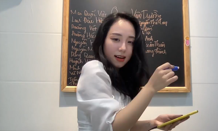 Được biết, cô Minh Thu từng là học sinh chuyên Lý của trường THPT chuyên, ĐH Vinh và sau đó học tiếp chuyên ngành Vật Lý tại ĐH Sư phạm Hà Nội. Sau khi nổi tiếng trên mạng xã hội và nhận được nhiều loạt danh xưng như "cô giáo hot girl", "cô giáo Vật Lý xinh như idol", Minh Thu bắt đầu vướng vào một loạt tai tiếng.