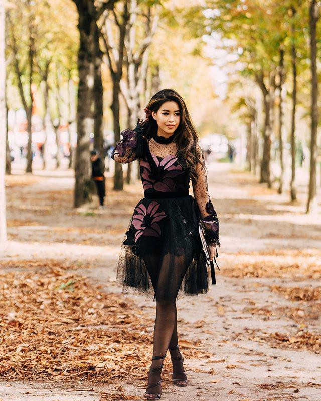 Chứng kiến những hình ảnh "bánh bèo" của Tiên Nguyễn, dân mạng đều để lại những lời khen có cánh. Đa phần, mọi người đều cho rằng dù ở bất cứ style nào, ái nữ của vợ chồng doanh nhân Johnathan Hạnh Nguyễn - Thủy Tiên đều đẹp hết phần người khác.