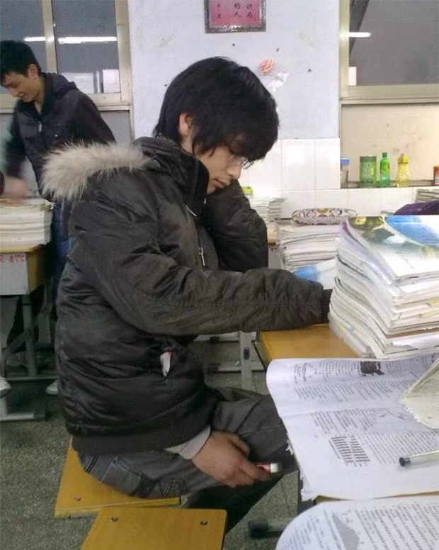 Thi cử vào mùa đông và những chiếc áo rét làm đạo cụ.