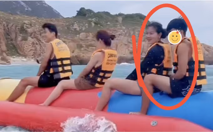 Mới đây, Ánh Viên chia sẻ video ngắn ghi lại các hoạt động của cô khi đi tắm biển Đà Nẵng cùng nhóm bạn nhận về nhiều lượt thả tim và bình luận trên mạng xã hội.