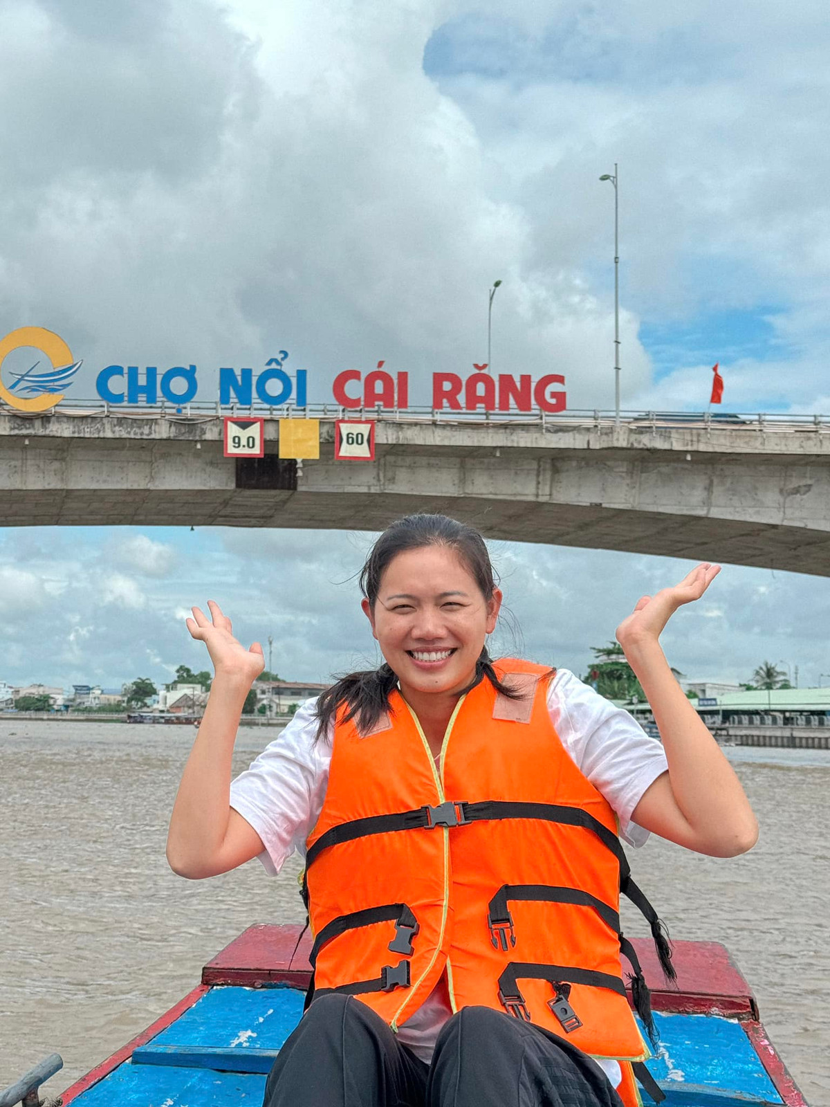 Netizen sau đó đã "soi" ra hint hẹn hò của Ánh Viên cùng một HLV bơi lội ở TP.HCM. Người này đã cùng Ánh Viên thành lập CLB bơi lội mang tên cô nàng.