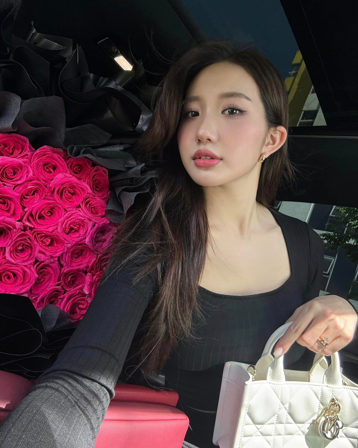 Mới đây, Huyền 2k4 đã đăng tải bộ ảnh mới khoe trọn nhan sắc xinh đẹp. Từ outfit cho tới thần thái, body, cô nàng đều đẹp tựa như một idol Hàn Quốc thứ thiệt, chẳng có gì phải bàn.