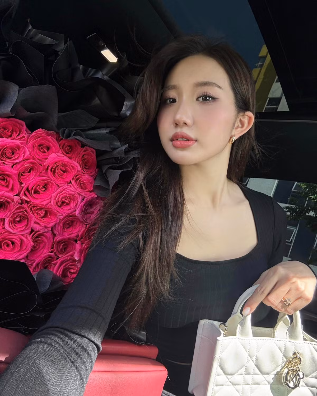 Mới đây, Huyền 2k4 đã đăng tải bộ ảnh mới khoe trọn nhan sắc xinh đẹp. Từ outfit cho tới thần thái, body, cô nàng đều đẹp tựa như một idol Hàn Quốc thứ thiệt, chẳng có gì phải bàn.