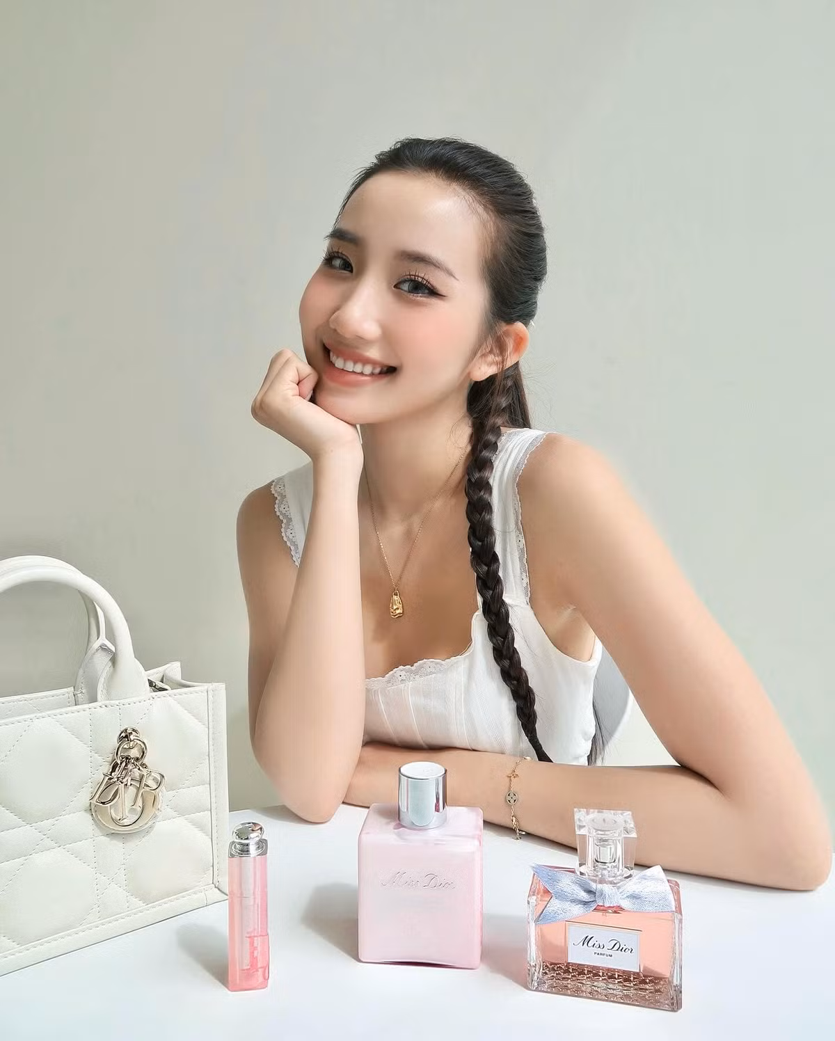 Chính khuôn mặt xinh đẹp này của Huyền 2k4 là điều khiến Bụt mê mẩn suốt thời gian qua.