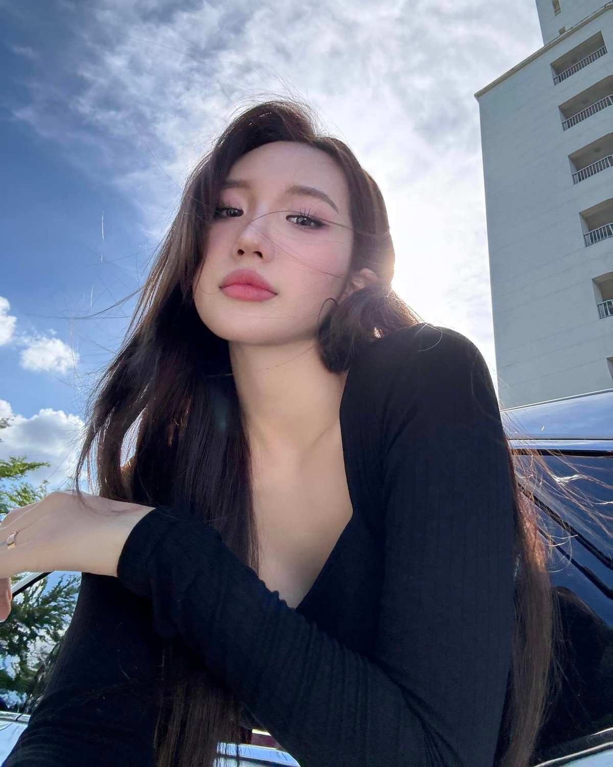 Trước khi cưới hay sau khi cưới, tình cảm của cặp đôi này dành cho nhau không hề thay đổi, có khi dân mạng lại còn được ăn “cơm chó” thường xuyên hơn.