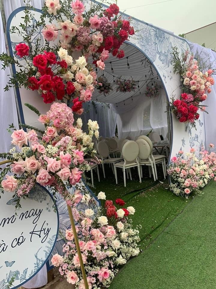 Nhìn hình ảnh những mâm tráp cưới này, ai nấy đều xuýt xoa ngưỡng mộ. Gia đình chú rể không chỉ có điều kiện mà còn rất trân trọng người con dâu và gia đình thông gia nên mới chuẩn bị chu đáo như vậy.