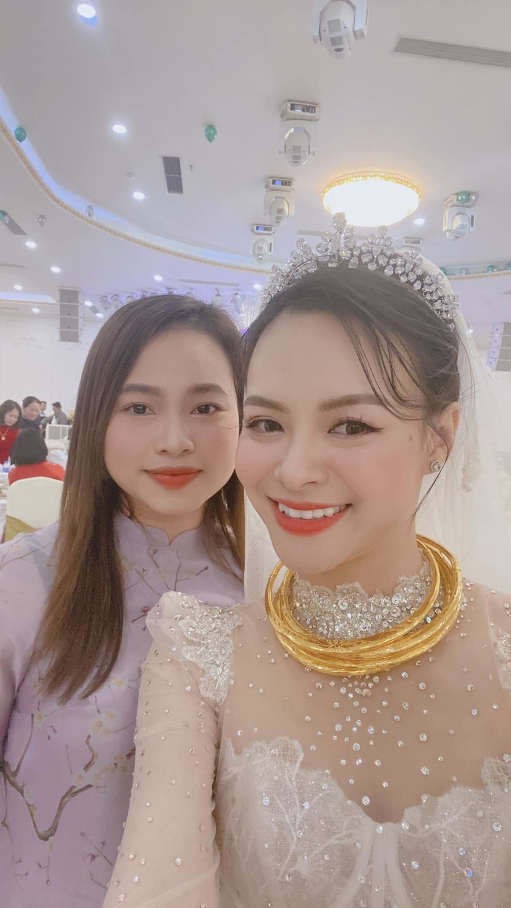 Ngay sau khi đăng tải, bộ tráp ăn hỏi này đã nhanh chóng gây bão. Nhiều netizen để lại bình luận khen ngợi bộ tráp đẹp cũng như ngưỡng mộ cô dâu lấy được một người chồng "chất lượng".