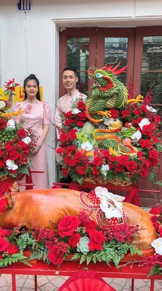 Được biết, bộ tráp cưới gây bão này được chụp lại tại xã Song Mai, TP. Bắc Giang.