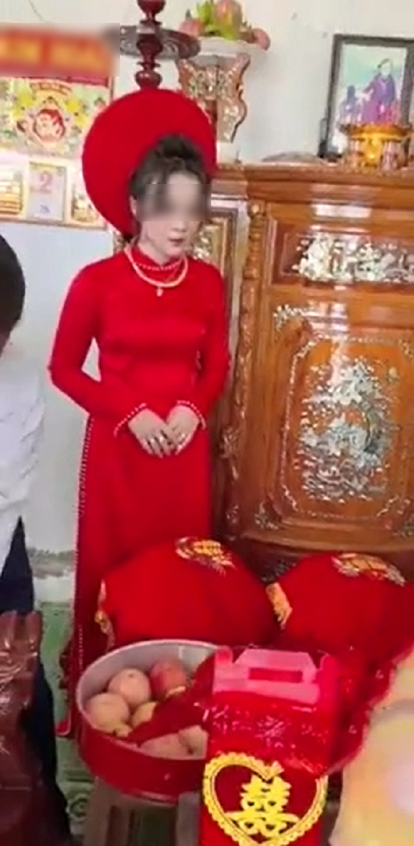 Trước đó, mạng xã hội cũng xôn xao chia sẻ hình ảnh một bộ tráp cưới khác.