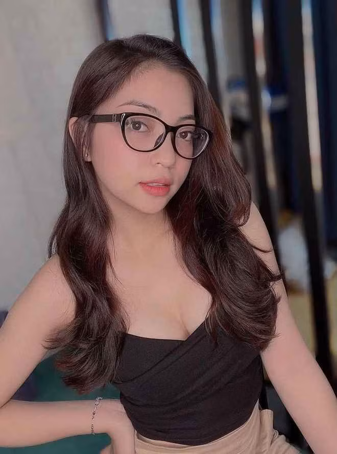 Từng có một thời gian hẹn hò với Quang Hải nhưng đã “đường ai nấy đi” từ năm 2019 nhưng đến hiện tại, Nhật Lê (nickname Lu, sinh năm 1999) vẫn là cái tên được người hâm mộ quan tâm.