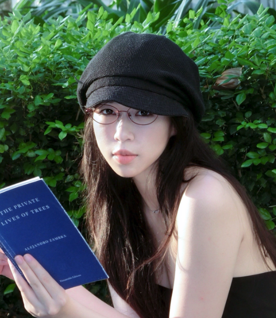 Cách hot girl này phối đồ khiến người theo dõi trầm trồ. Nhan sắc nữ TikToker cũng chẳng thua kém mẫu ảnh nào.