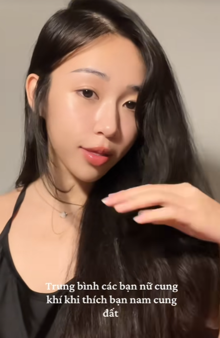 Qua những video đăng tải, Sully có ngoại hình nhỏ nhắn, nước da trắng nuột nà, mái tóc đen dài dịu dàng. Cô thường xuyên đàn hát, chia sẻ cuộc sống cá nhân cũng như trải nghiệm làm đẹp.