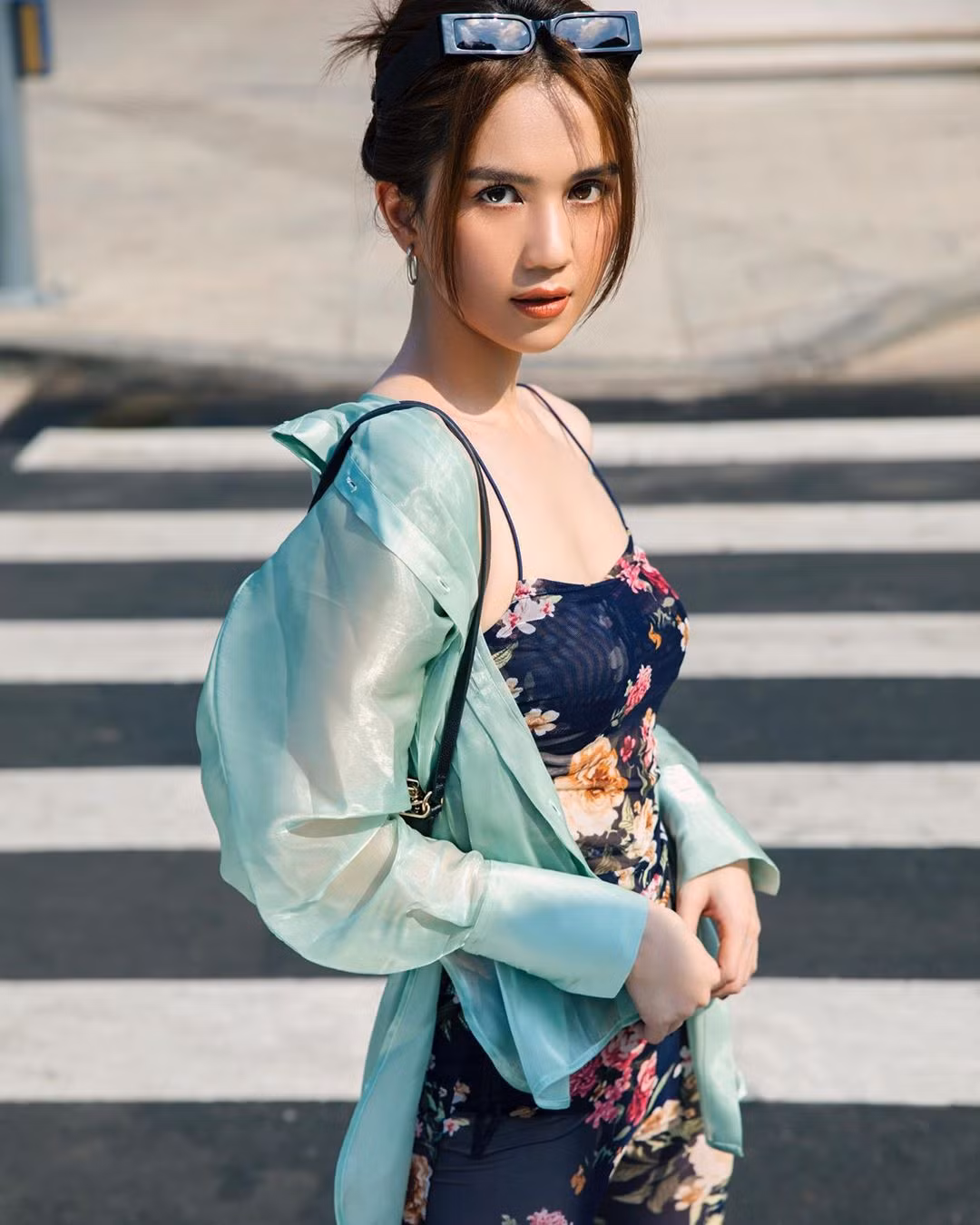 Hình ảnh thiết kế mới của Ngọc Trinh lập tức được fan hưởng ứng và cho rằng "nữ hoàng nội y" này rất cẩn trọng trong chuyện đời tư.