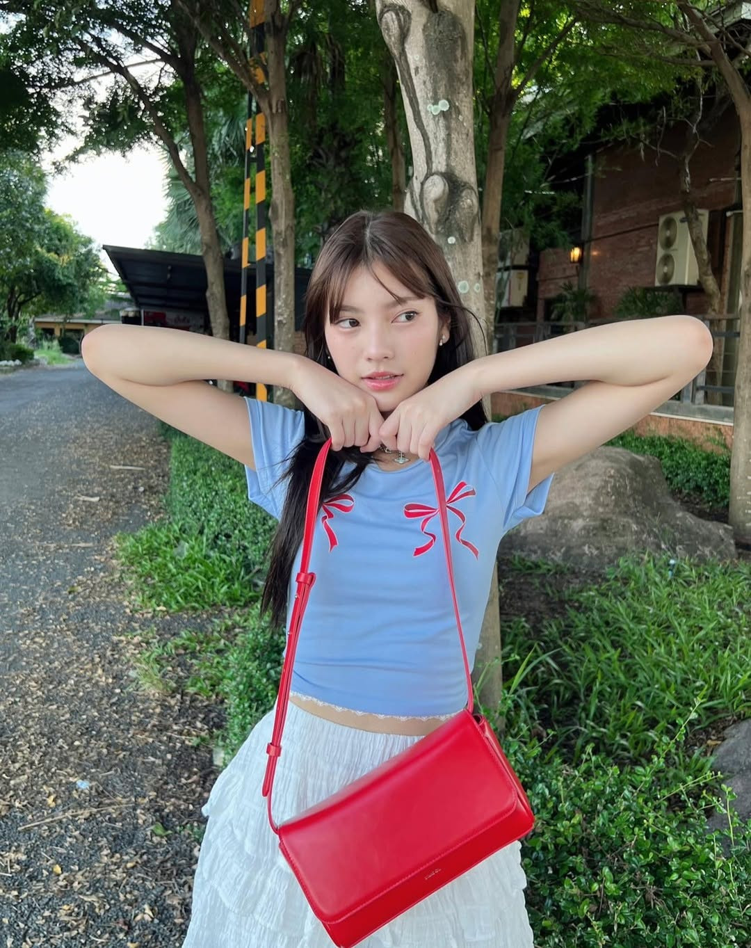 Punchrakmeow "cưa đổ" trái tim biết bao chàng trai Thái Lan, trong đó có em trai Supachok bởi vẻ ngoài dễ thương, cuốn hút.