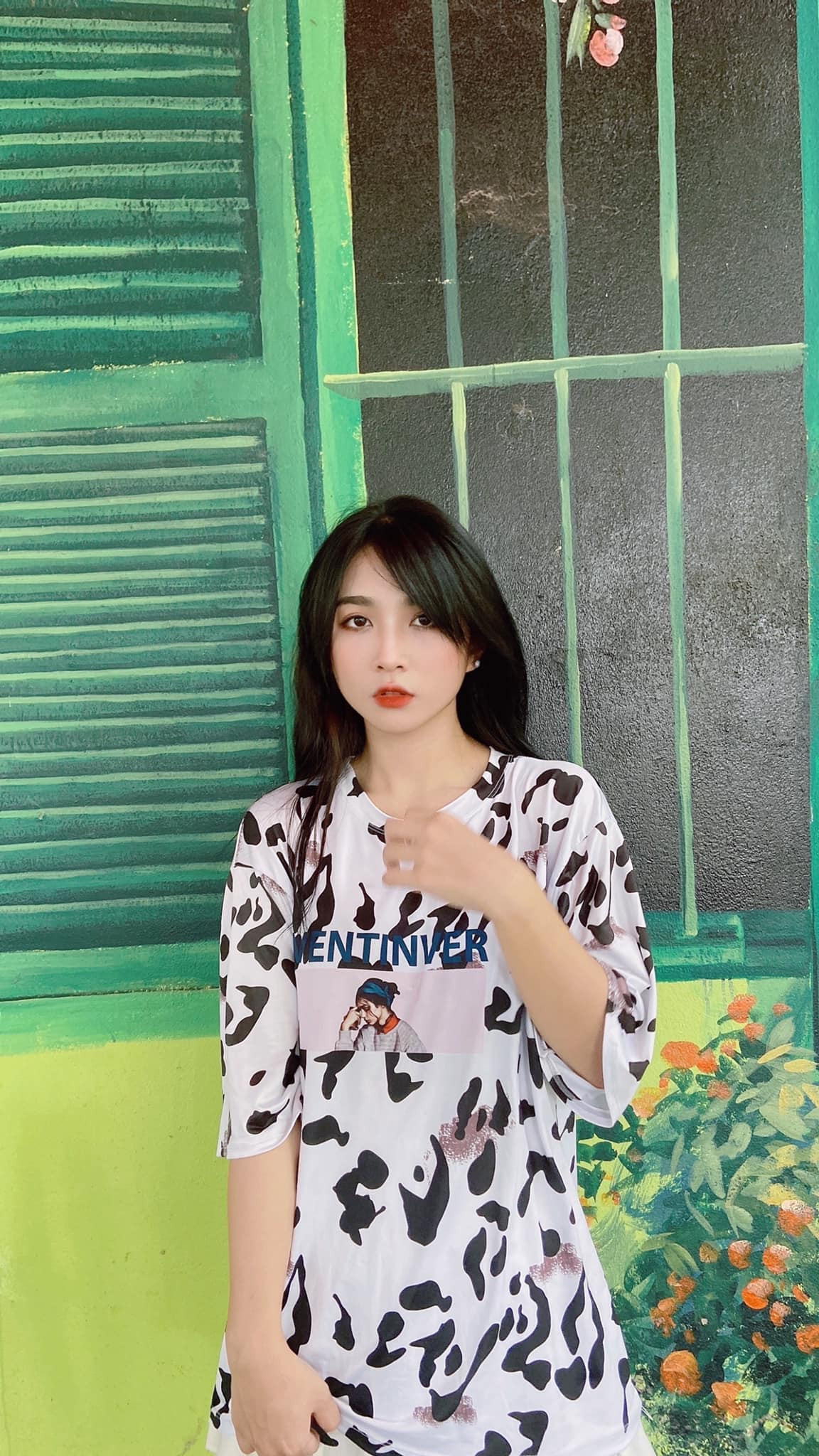 Hình ảnh ngoài đời của Minh Châu gây ấn tượng không hề nhỏ bởi sở hữu thân hình thon gọn, săn chắc.