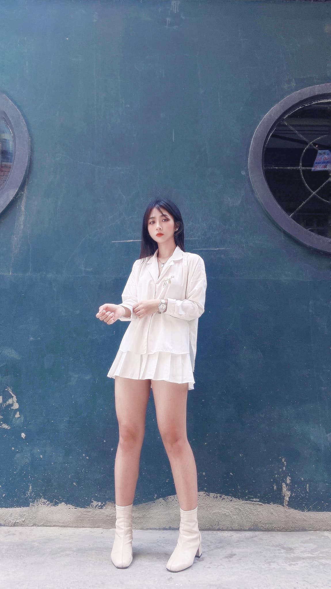 Xinh đẹp, nữ tính như một nàng thơ nhưng Minh Châu lại mê mẩn các anh chàng quần đùi áo số. Ảnh: FBNV