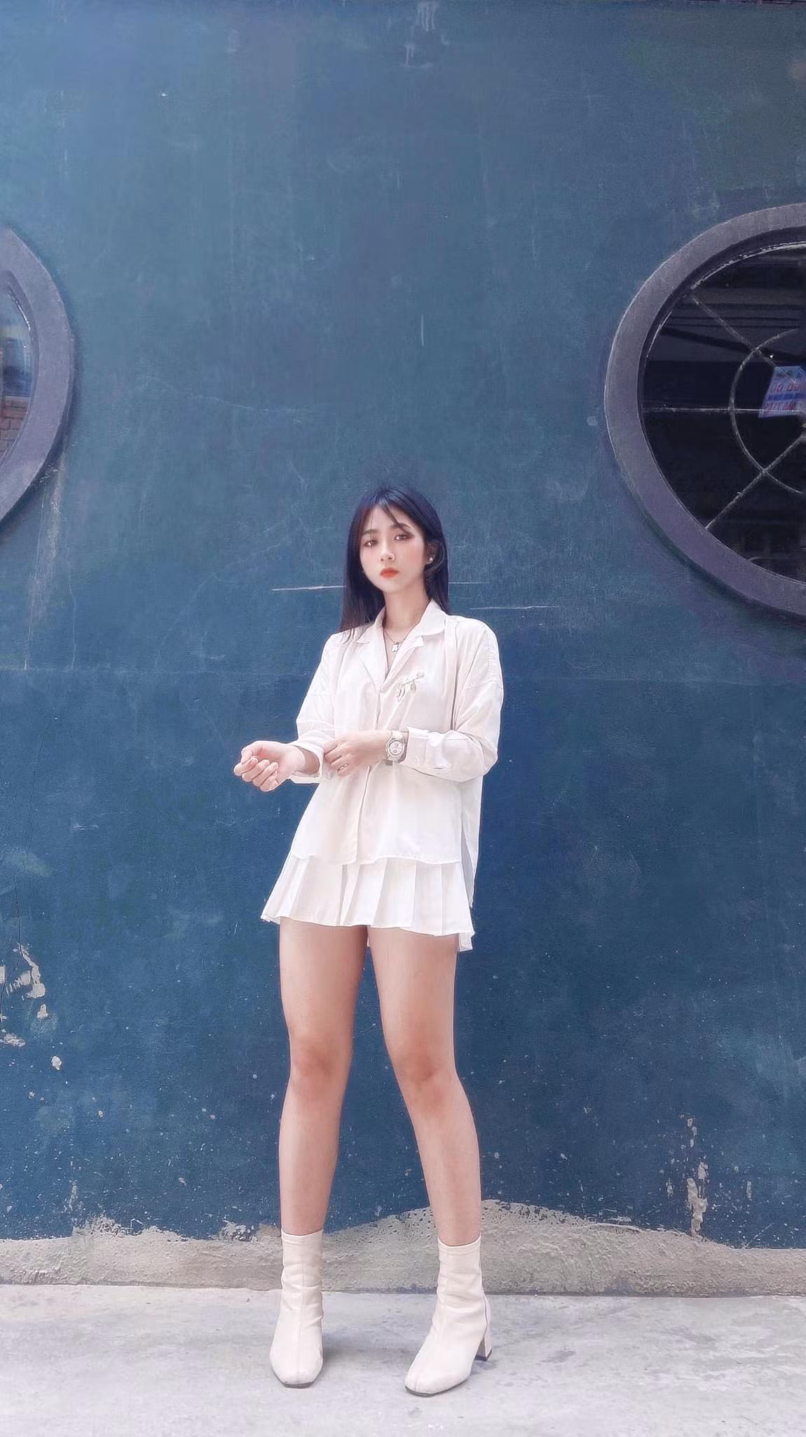 Xinh đẹp, nữ tính như một nàng thơ nhưng Minh Châu lại mê mẩn các anh chàng quần đùi áo số. Ảnh: FBNV