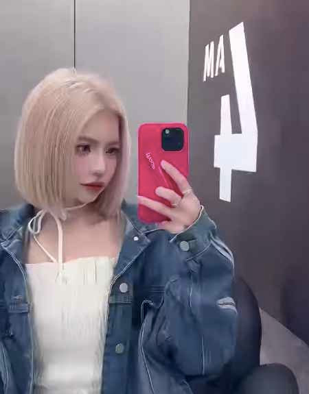 Thời điểm đó, Ciin đã nhận được nhiều sự chú ý với vẻ đẹp cá tính, nổi bật, thần thái cuốn hút, vũ đạo bắt mắt.