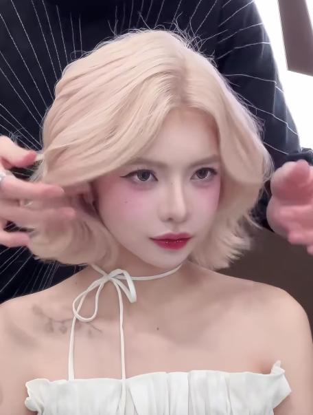 Tuy nhiên, Ciin sau đó nhiều lần khiến dân mạng ngỡ ngàng khi lộ nhan sắc thật không app trên sóng truyền hình.