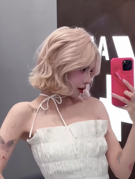 Trước những lời chê bai về ngoại hình, CiiN đã quyết định chi 150 triệu để thẩm mỹ mũi với hy vọng gương mặt trở nên thanh thoát, cân đối hơn.