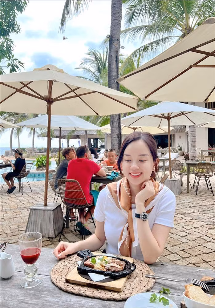 Theo đó, hot mom đang tự thưởng cho bản thân và con trai Khoai Tây chuyến du lịch nước ngoài.