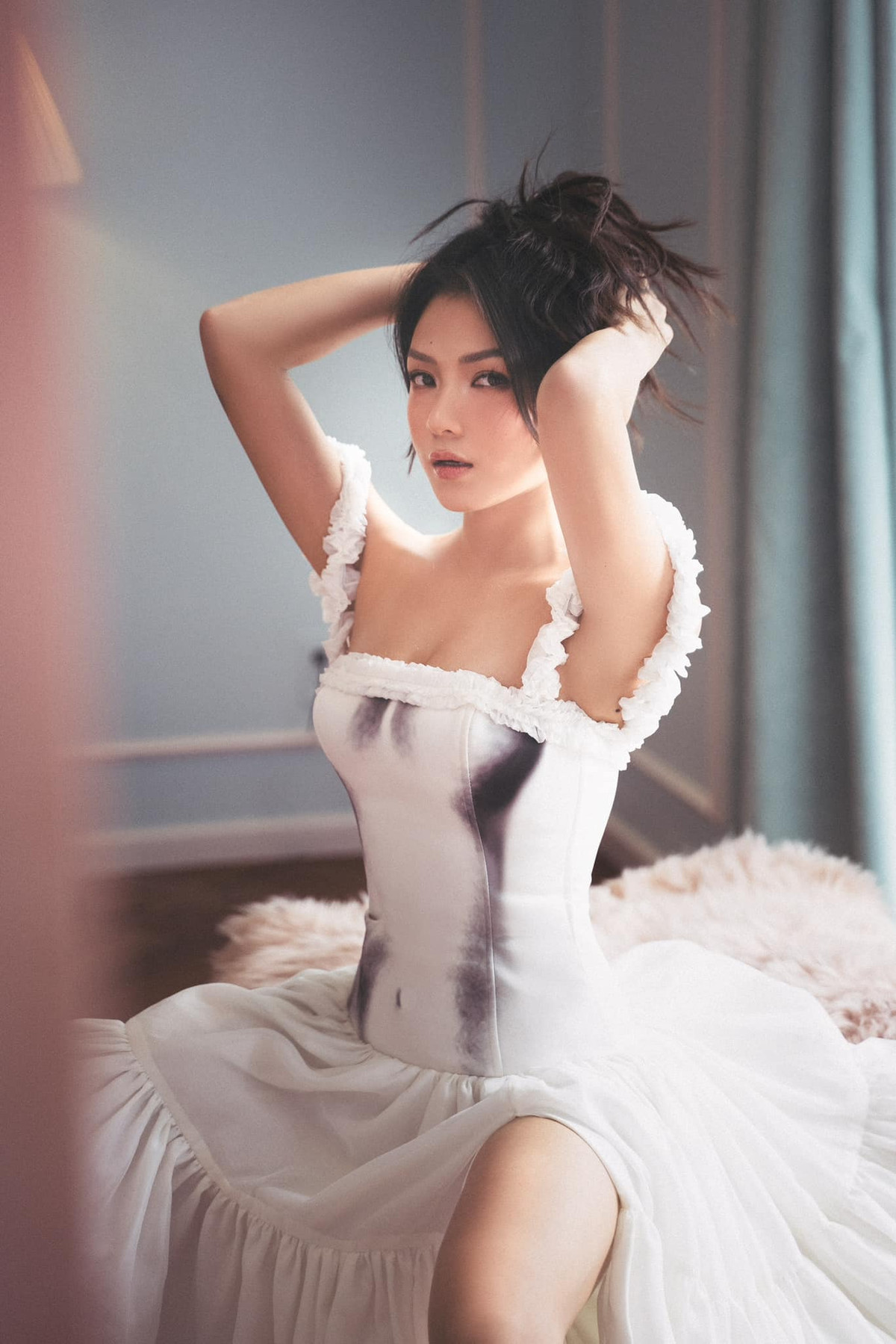 Thủy Top khoe body nóng bỏng khi diện đồ bơi, song có sự tiết chế trong cách tạo dáng, chụp hình.