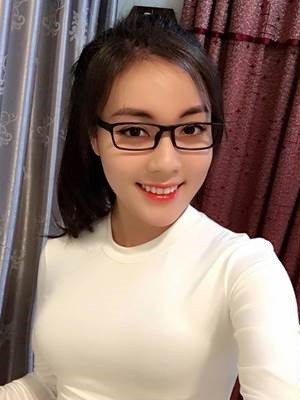 Sau khi nổi tiếng, hiện tại Hà My yên bề gia thất bên người chồng doanh nhân thành đạt. Những bức ảnh đám cưới hoành tráng cùng cuộc sống ngọt ngào hậu hôn nhân của cô nàng khiến dân tình không khỏi ngưỡng mộ chúc phúc.