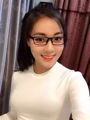 Sau khi nổi tiếng, hiện tại Hà My yên bề gia thất bên người chồng doanh nhân thành đạt. Những bức ảnh đám cưới hoành tráng cùng cuộc sống ngọt ngào hậu hôn nhân của cô nàng khiến dân tình không khỏi ngưỡng mộ chúc phúc.