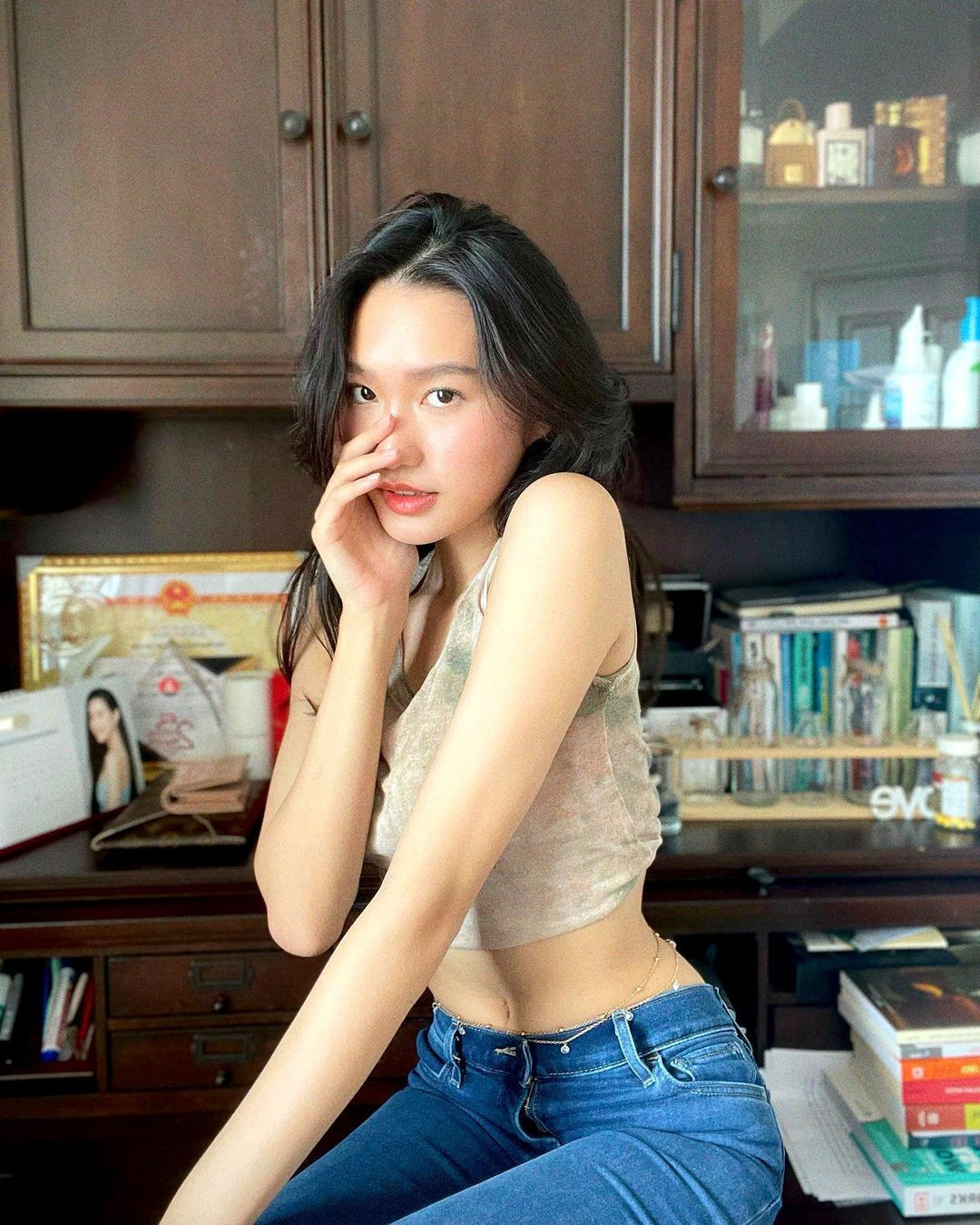 Về phía Doãn Hải My, không còn im lặng mà gần đây, cô đã bắt đầu thả tim dưới những hình ảnh của "bạn trai tin đồn".