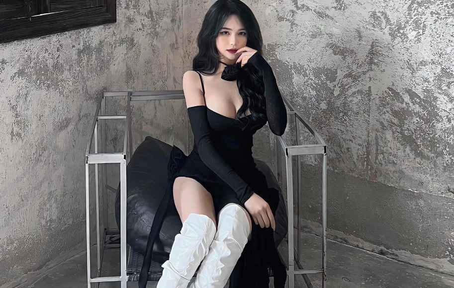 Hiện tại, Anh Thư đang độc thân. Với cô, không có hình mẫu người lý tưởng, cảm thấy đúng thời điểm đúng người là sẽ tiến tới tìm hiểu.