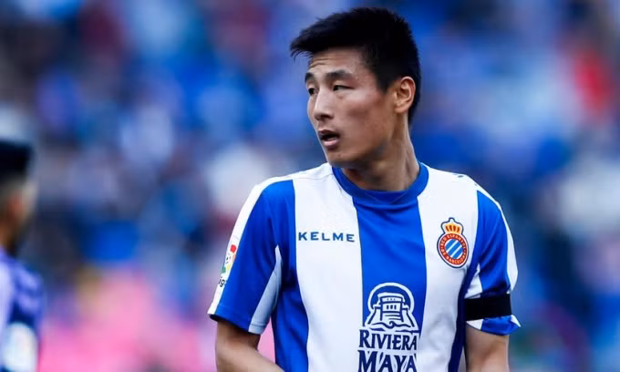 Để chuẩn bị cho trận đấu giữa đội tuyển Việt Nam và Trung Quốc, BHL của đội bóng "tỷ dân" di chuyển từ Qatar sang UAE, còn riêng Wu Lei bay sang Tây Ban Nha để tập trung với CLB Espanyol.