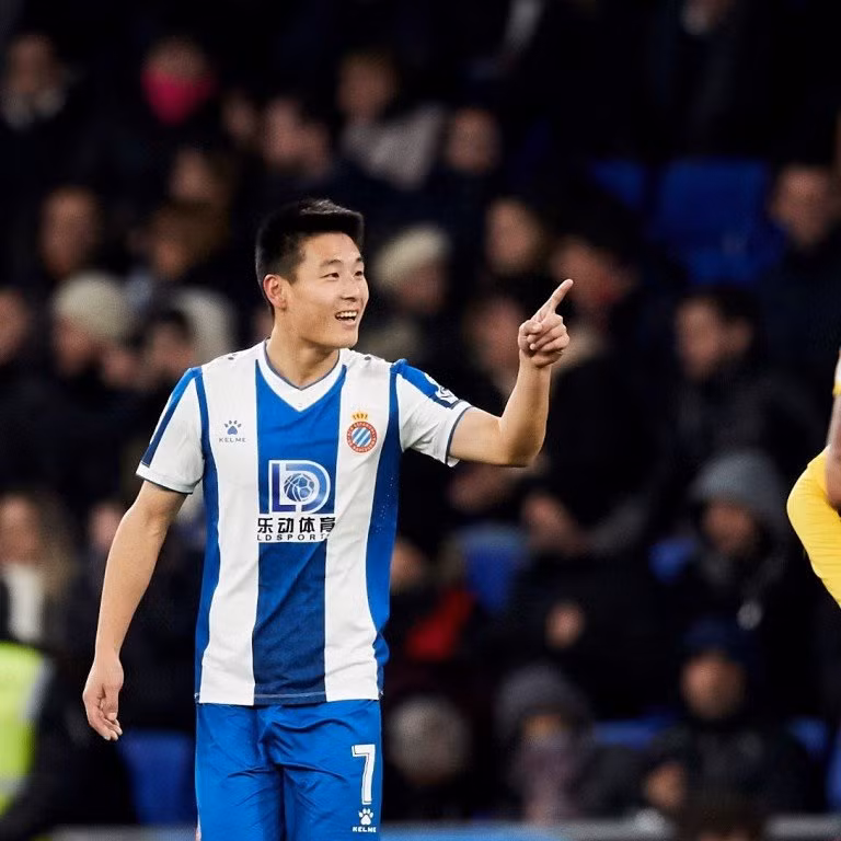 Wu Lei tâm sự: "Hai trận đầu tiên của nhóm 12 đội mạnh nhất đã kết thúc. Đây là cơ hội hiếm hoi của chúng tôi để thi đấu với các đội hàng đầu châu Á. Chúng tôi rất trân trọng cơ hội này, nhưng rất tiếc, bản thân tôi đã chơi không tốt trong hai trận vừa qua...