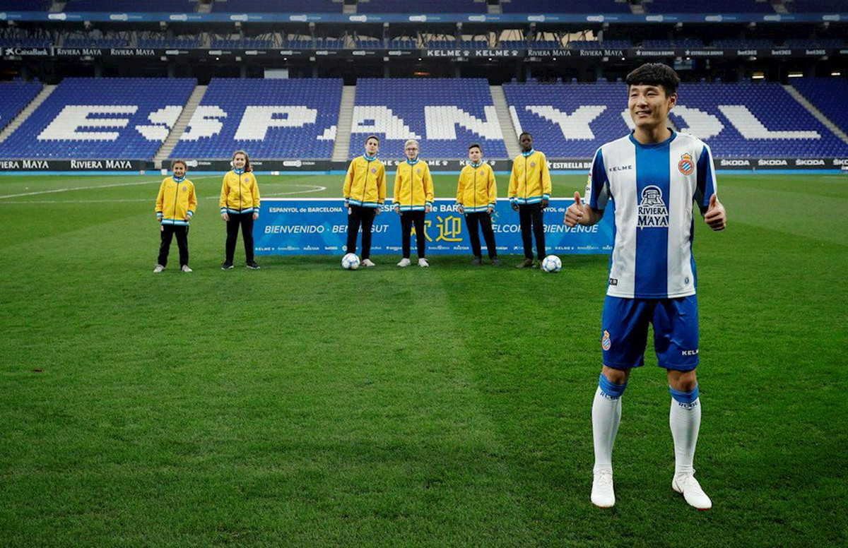 Bên cạnh những cầu thủ nhập tịch, Wu Lei được kì vọng là chân sút nội sẽ mang đến niềm tin cho bóng đá Trung Quốc trong thời gian tới.