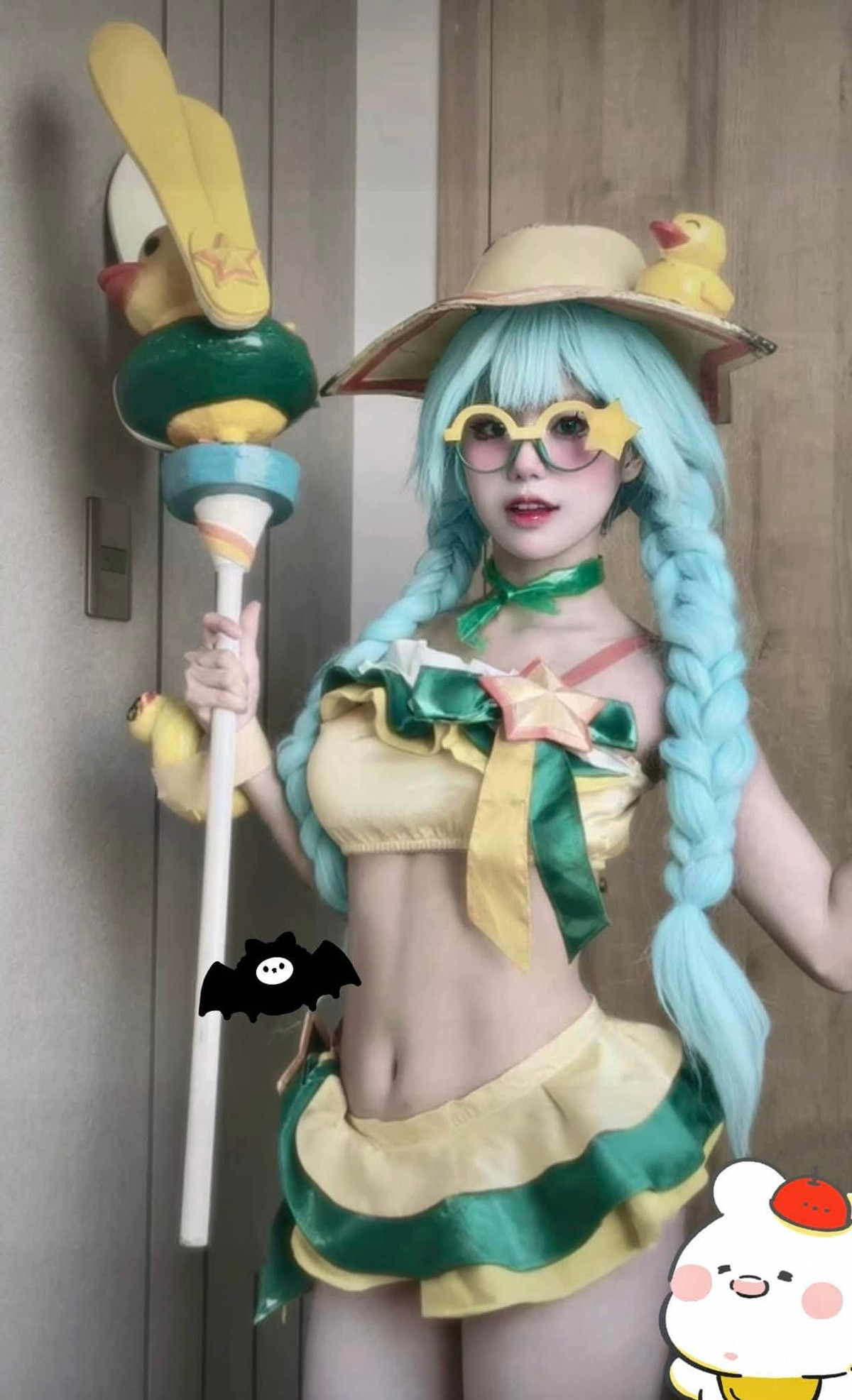 Nếu theo dõi giới cosplay từ lâu thì có lẽ, anh em game thủ đã không còn quá xa lạ với YuGi. Thời điểm 4 năm trước, hot girl này là một streamer được yêu thích của tựa game Liên Quân Mobile.