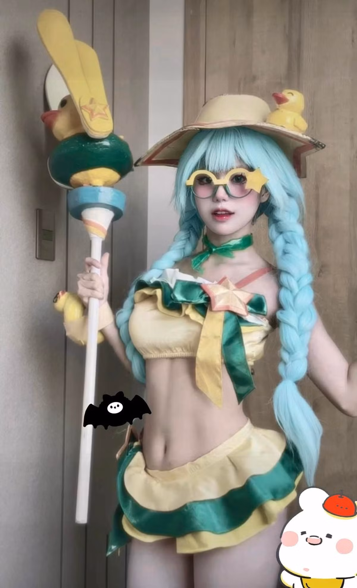 Nếu theo dõi giới cosplay từ lâu thì có lẽ, anh em game thủ đã không còn quá xa lạ với YuGi. Thời điểm 4 năm trước, hot girl này là một streamer được yêu thích của tựa game Liên Quân Mobile.