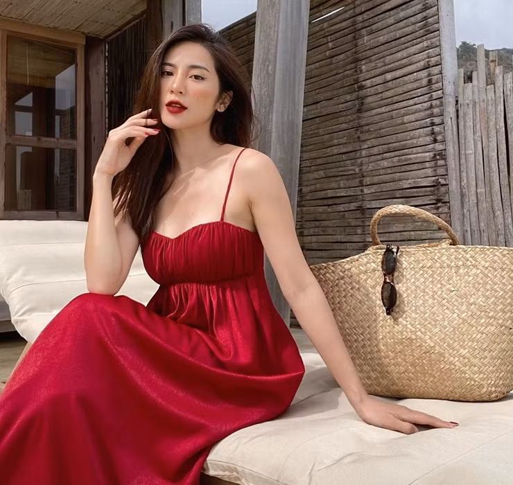 Nếu theo dõi Ngọc Anh thì nhiều người nhận ra rằng thời gian gần đây, người đẹp U40 này thường xuyên khoe những bức ảnh với body chuẩn mực.