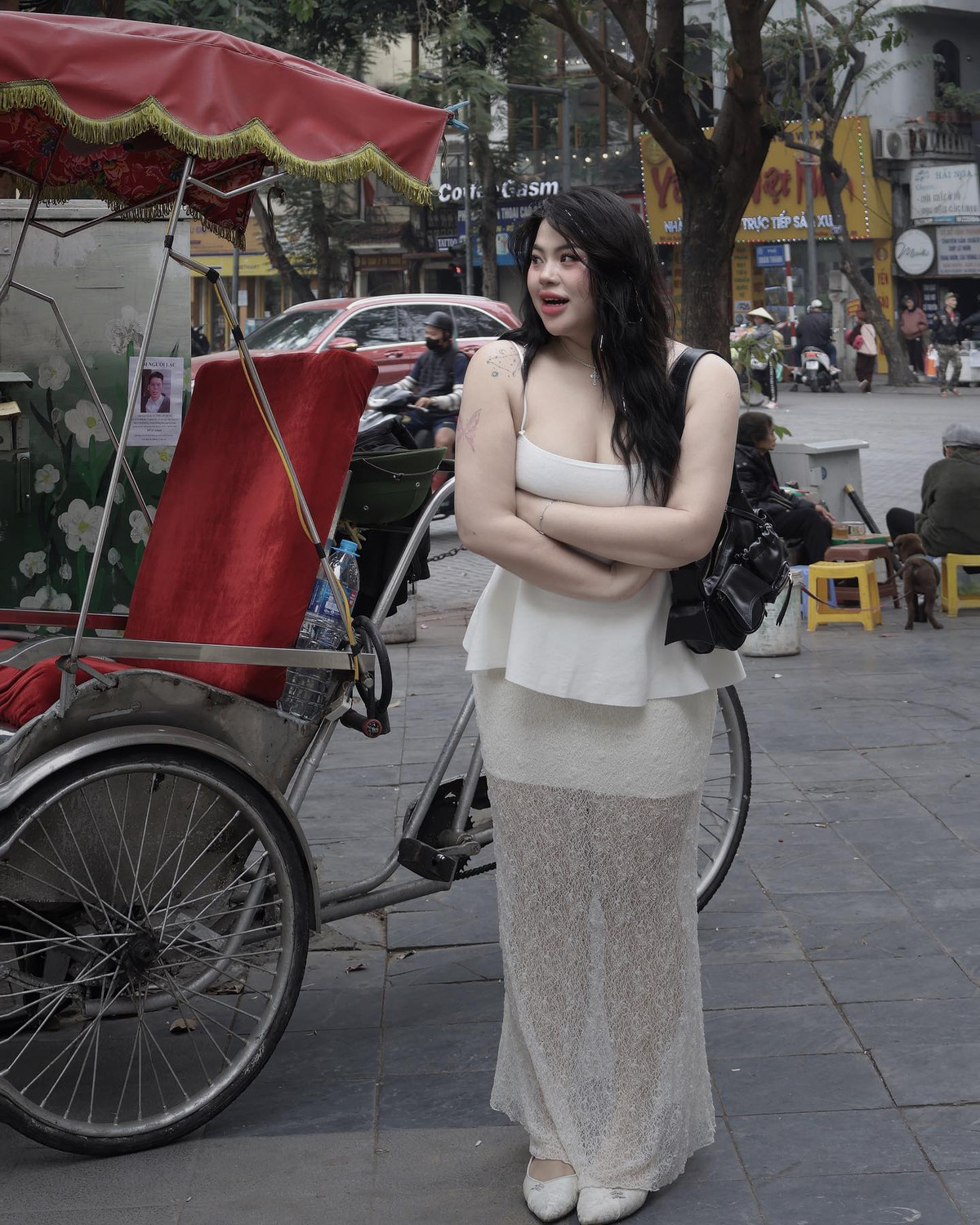 Hữu Vi tự tin tỏa sáng với vẻ đẹp của riêng mình, nhận được nhiều lời khen về ngoại hình xinh đẹp, cuốn hút.