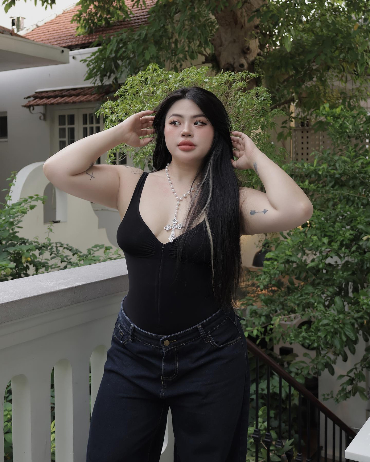 Cố Hữu Vi, sinh năm 1998, quê Lâm Đồng. Cô nàng luôn tự tin với sắc vóc và phong cách mình theo đuổi.