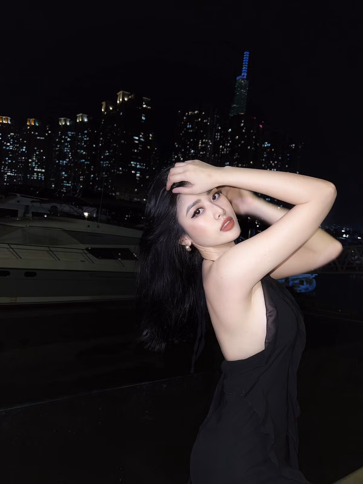 Chiều cao ấn tượng cùng làn da trắng sứ, Ngọc San là "nàng thơ" của nhiều nhiếp ảnh gia. Những bộ ảnh nghệ thuật của hot girl Sài thành từng nhận được nhiều sự quan tâm khi giới thiệu với mọi người.