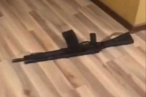 Giua dem len sang phong anh chong “may mua”, em dau gap hoa kinh hoang