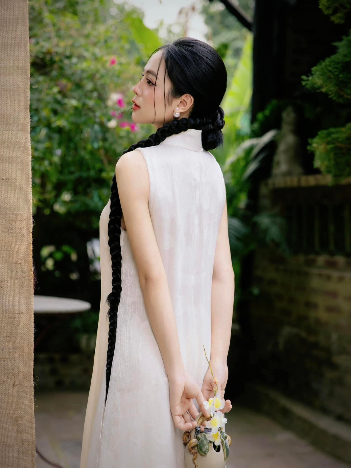 Bunny Thảo là minh chứng sống động cho việc vẻ đẹp và tài năng đôi với nhau, khiến nhiều người phải trầm trồ.