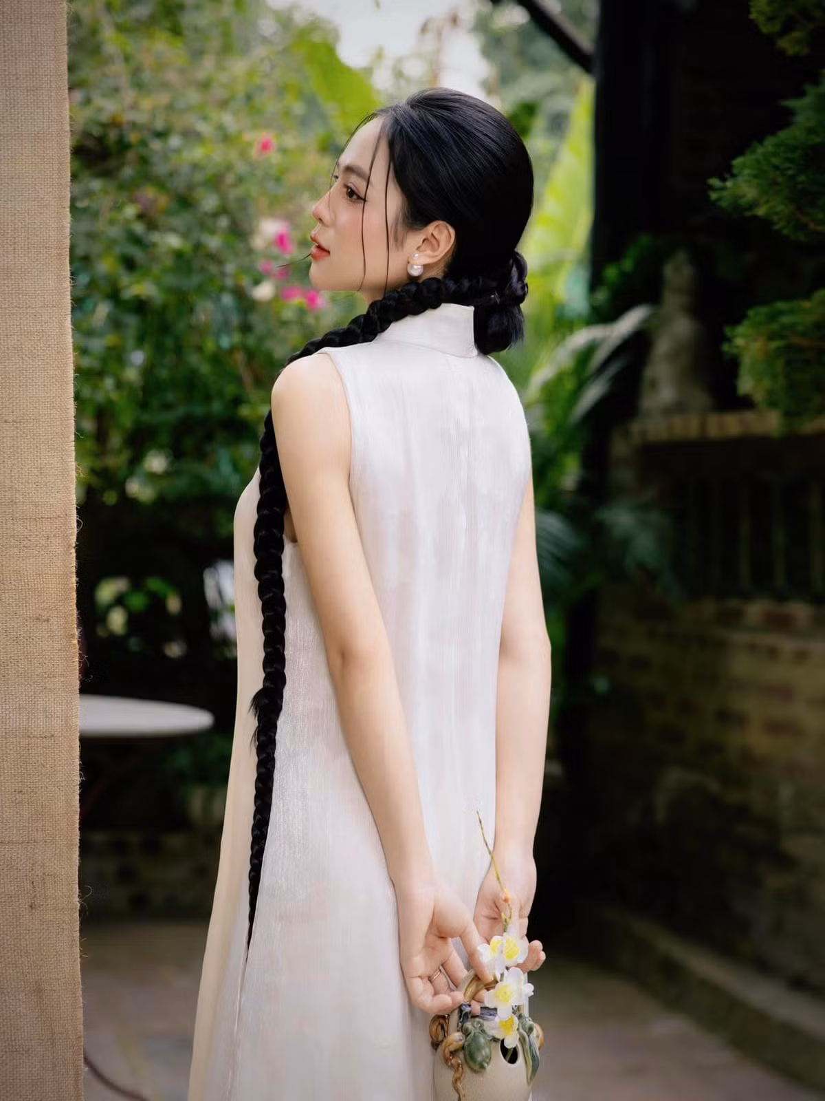 Bunny Thảo là minh chứng sống động cho việc vẻ đẹp và tài năng đôi với nhau, khiến nhiều người phải trầm trồ.