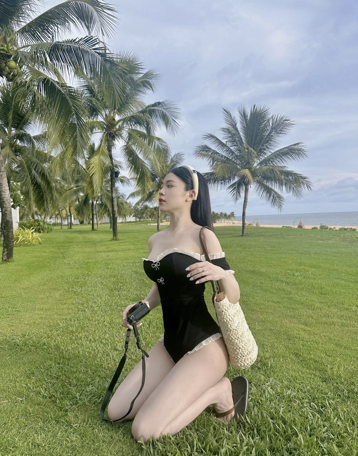 Bunny Thảo sở hữu nền tảng thể lực tốt từ nhiều năm tập yoga, gym cùng sở thích vận động qua nhảy hiện đại, đạp xe và leo núi.