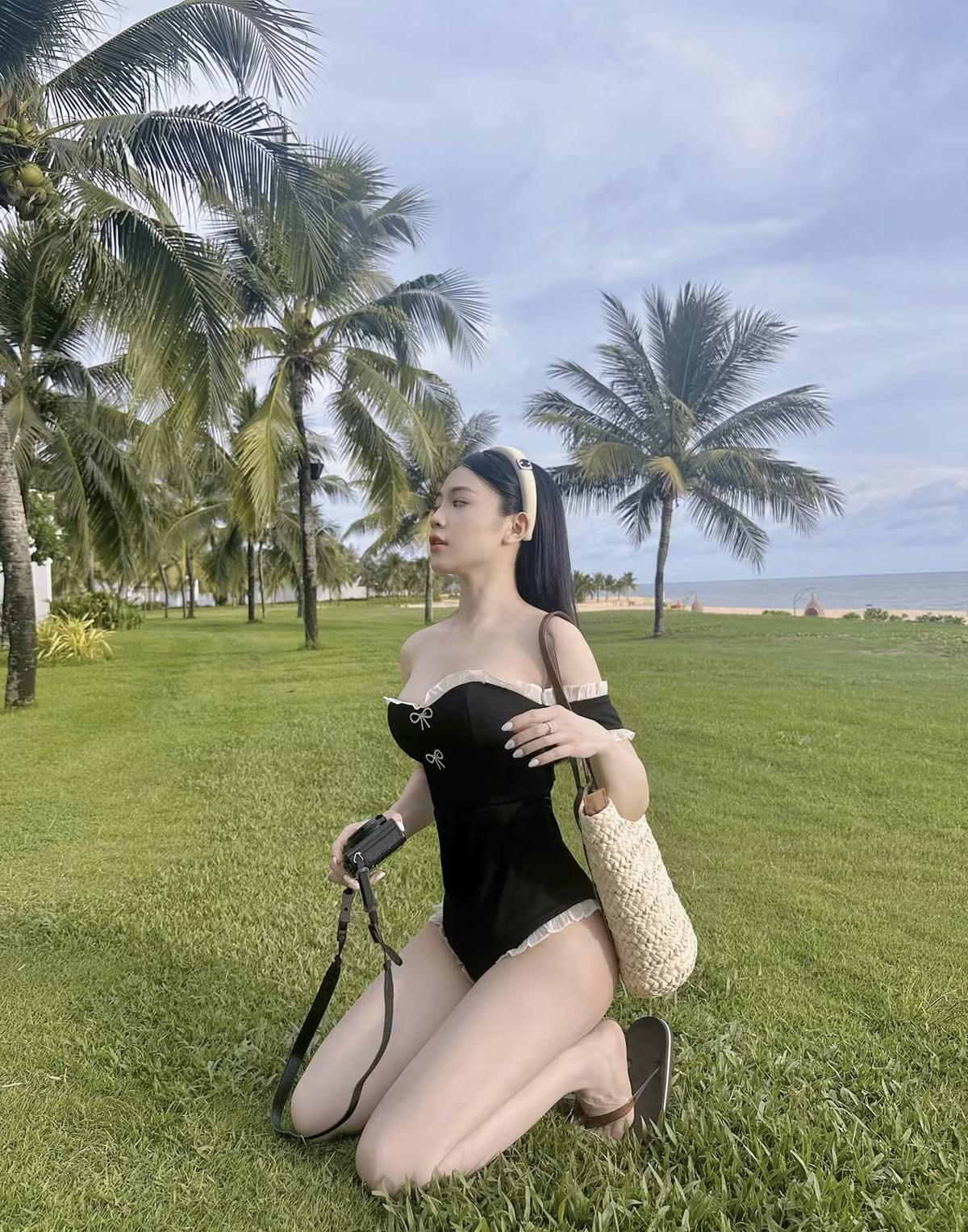 Bunny Thảo sở hữu nền tảng thể lực tốt từ nhiều năm tập yoga, gym cùng sở thích vận động qua nhảy hiện đại, đạp xe và leo núi.