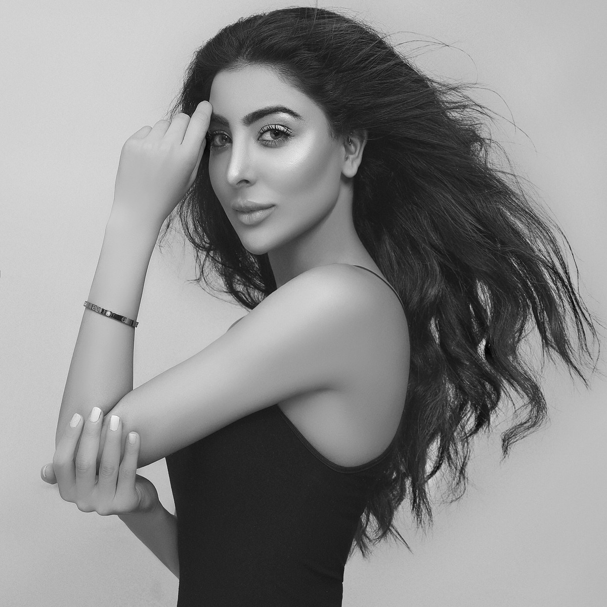 Chứng kiến trường hợp của cô người mẫu có tên Aneesa, netizen không khỏi sợ hãi và truyền tay nhau những biến chứng của việc tiêm filler.