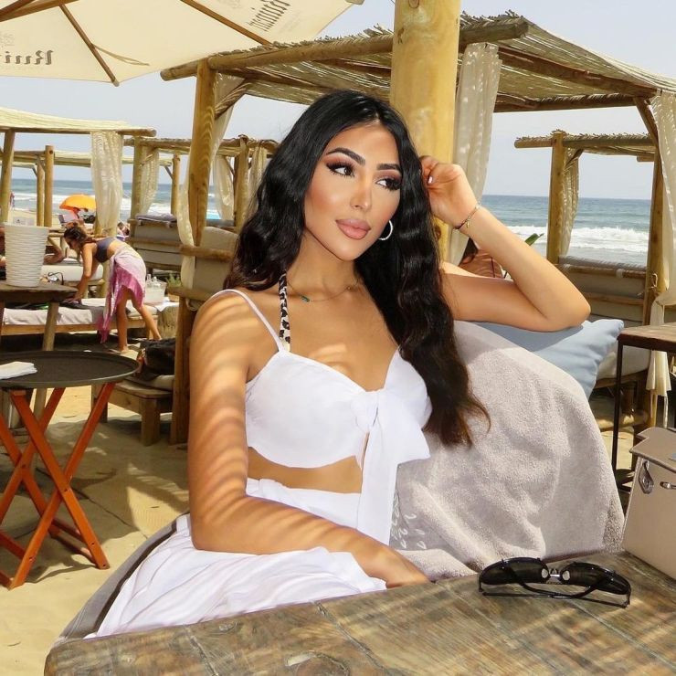 Aneesa lập tức đi cấp cứu. Các bác sĩ mất hàng giờ để làm tan chất làm đầy ở vùng mũi của cô đồng thời cắt bỏ phần bị hoại tử.